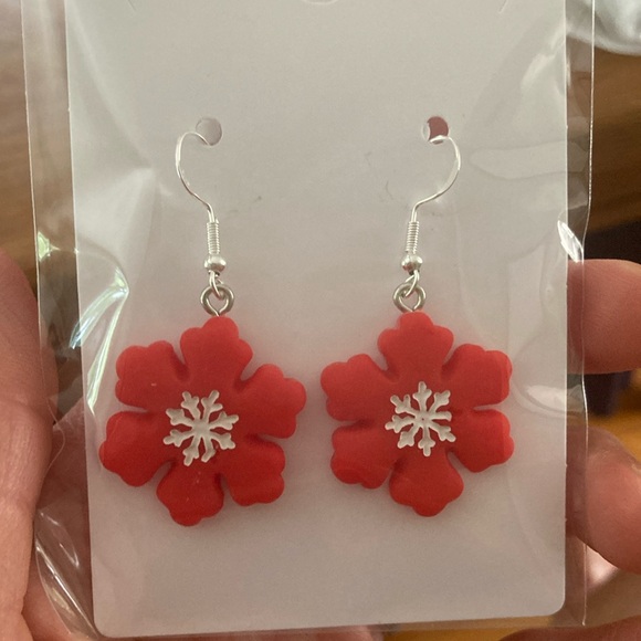 Poinsettia earrings. - Picture 1 of 2